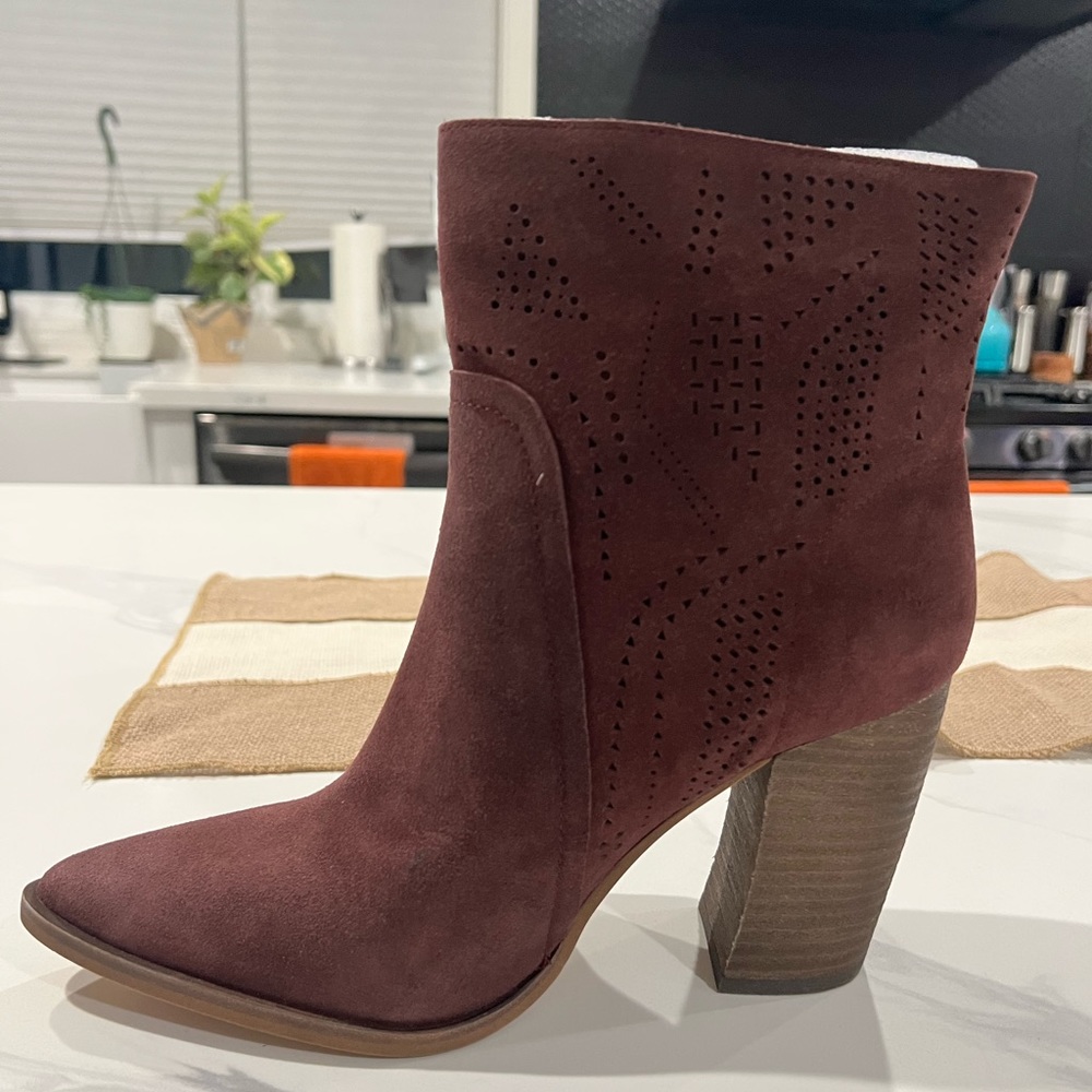NWT Vine Camuto CATHERYNA BOOTIE